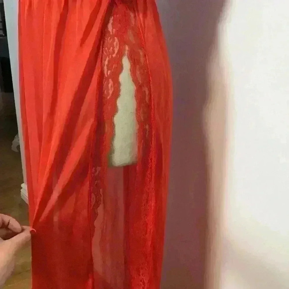 Stunning  Vintage Nightgown - Picture 2 of 7